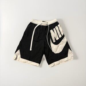 Nike Throwback Futura Basketball Shorts Mens Small Black White Pockets Lined